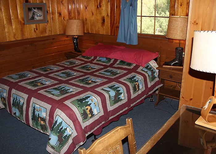 Hotel Creekside At Yellowstone Wapiti