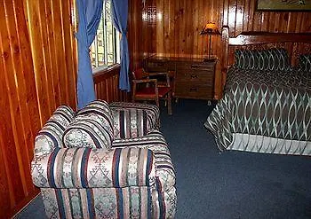 Hotel Creekside At Yellowstone 2*